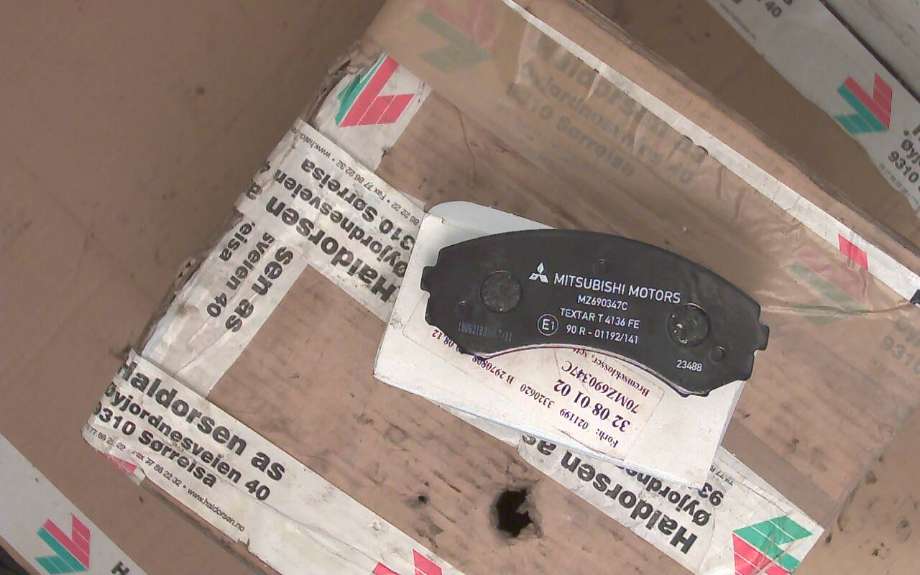 Diverse deler til Mitsubishi Pajero 2000-2006 (Type III) (MITSUBISHI PAJEREO|32080102|MZ690347C|)