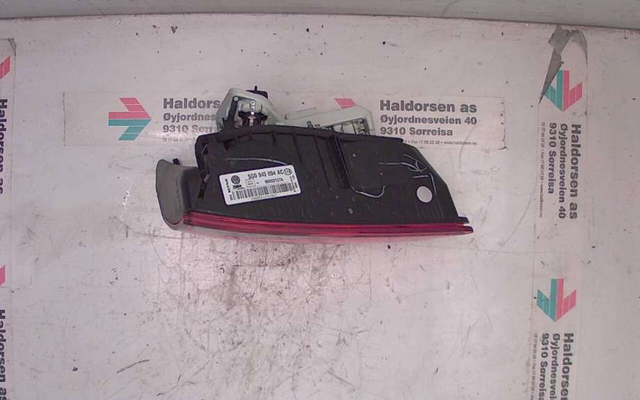 Baklykt høyre indre til VW Golf VII 2012-2017 (Fase 1)  (VOLKSWAGEN|5G0 945 094 AC|)