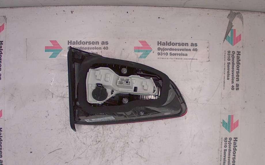 Baklykt høyre indre til VW Golf VII 2012-2017 (Fase 1)  (VOLKSWAGEN|5G0 945 094 AC|)