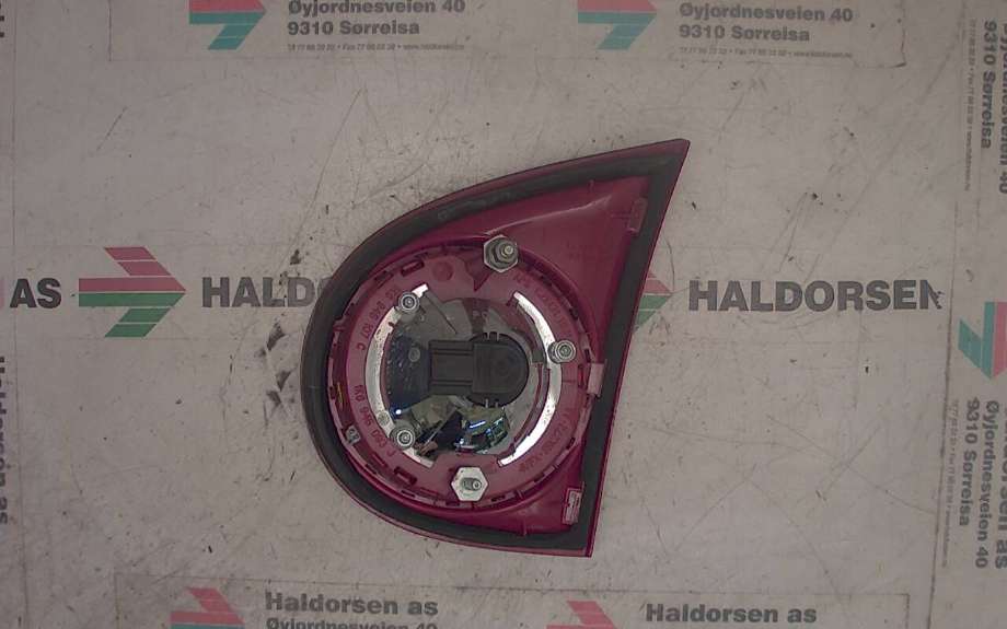 Baklykt venstre indre til VW Golf V, Combi 2003-2008  (VOLKSWAGEN||1K6 945 107 C)