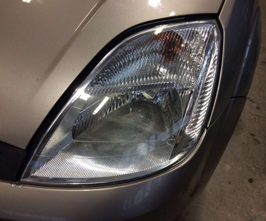 Frontlykt venstre halogen til Ford Fiesta, 2002-2008 (Type V) (FORD|1320349)