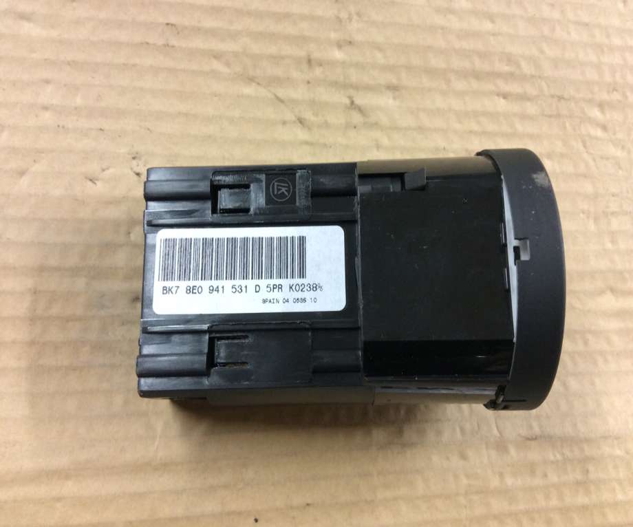 Bryter lys til Audi A4 2004-2008 (Type III) (B7) (B7) (AUDI|8E0 941 531 D|)