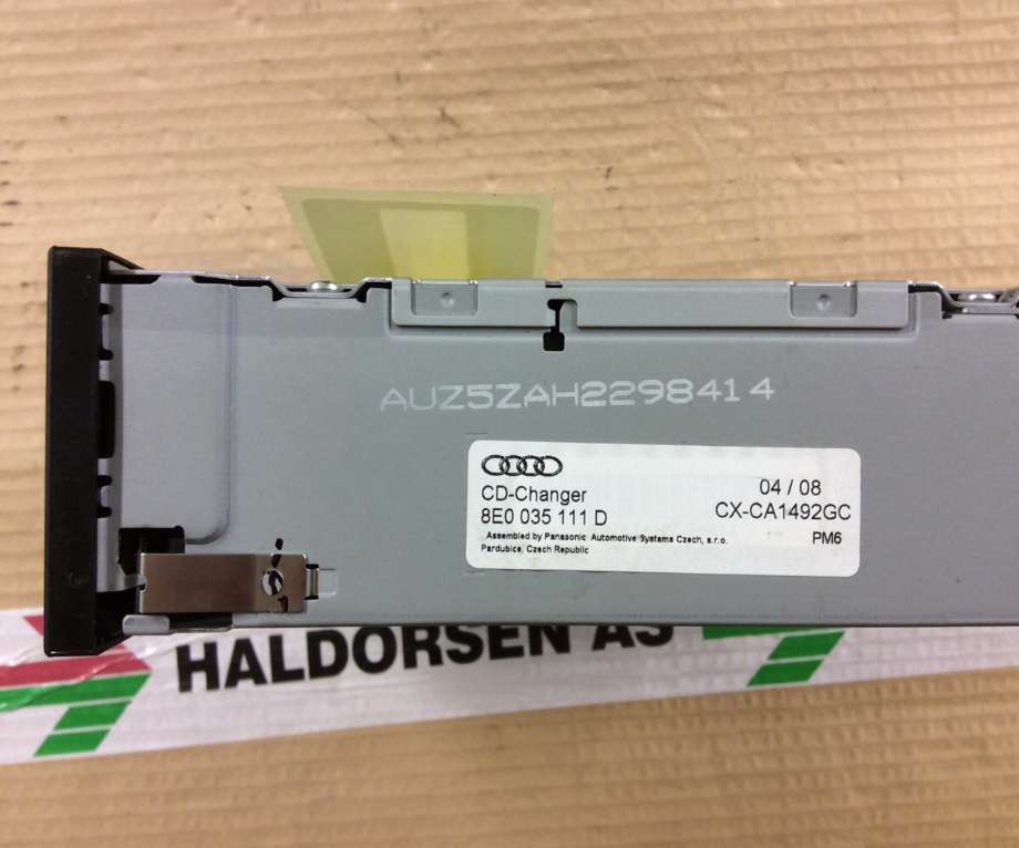 Bilstereo CD-veksler til Audi A4 2004-2008 (Type III) (B7) (B7) (AUDI|8E0 035 111 D|)