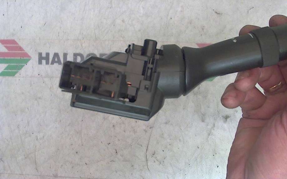 Bryter visker til Toyota Hilux 2006-2011  (TOYOTA||0K06117F555)