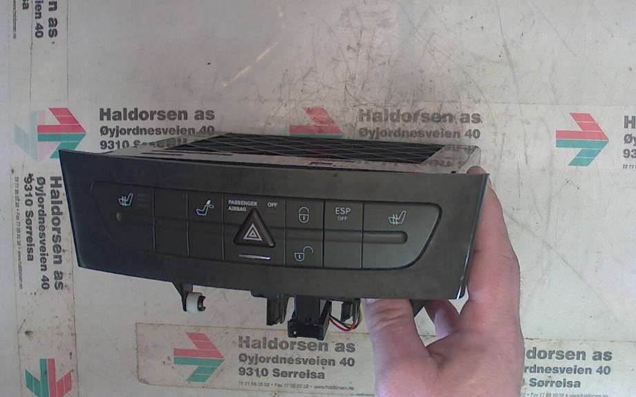 Bilstereo CD-veksler til Mercedes E-Klasse 2002-2006 (Fase 1) (W211) (W211) (MERCEDES|A 211 820 98 89||A211 680 05 52)