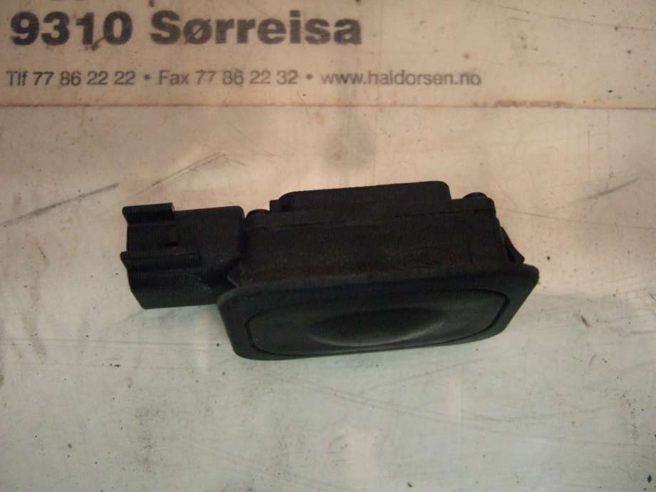 Bryter baklukeåpner til Ford Kuga 2013-2019 (FORD|)