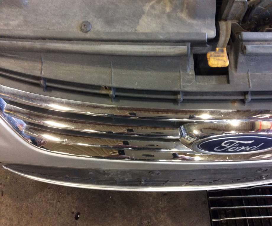 Grill til Ford Mondeo 2007-2010 (Type IV, Fase 1)  (FORD|7S71-8200-BG|1509302|)