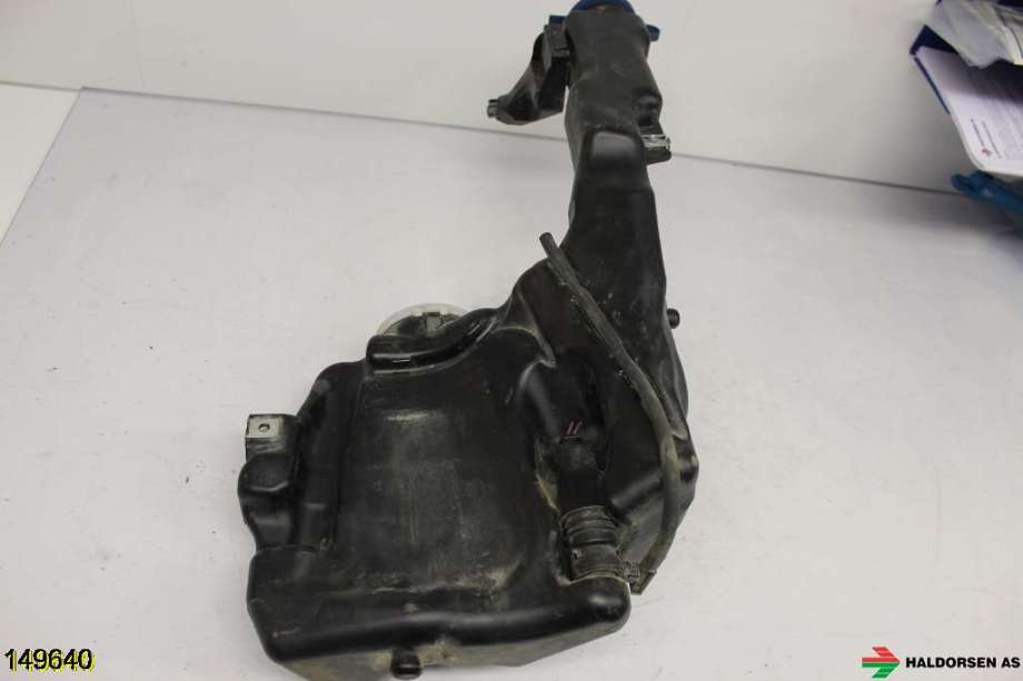 Spylertank til Mercedes C-Klasse 2007-2011 (Fase 1) (W204) (W204) (MERCEDES|A 204 860 18 60|)