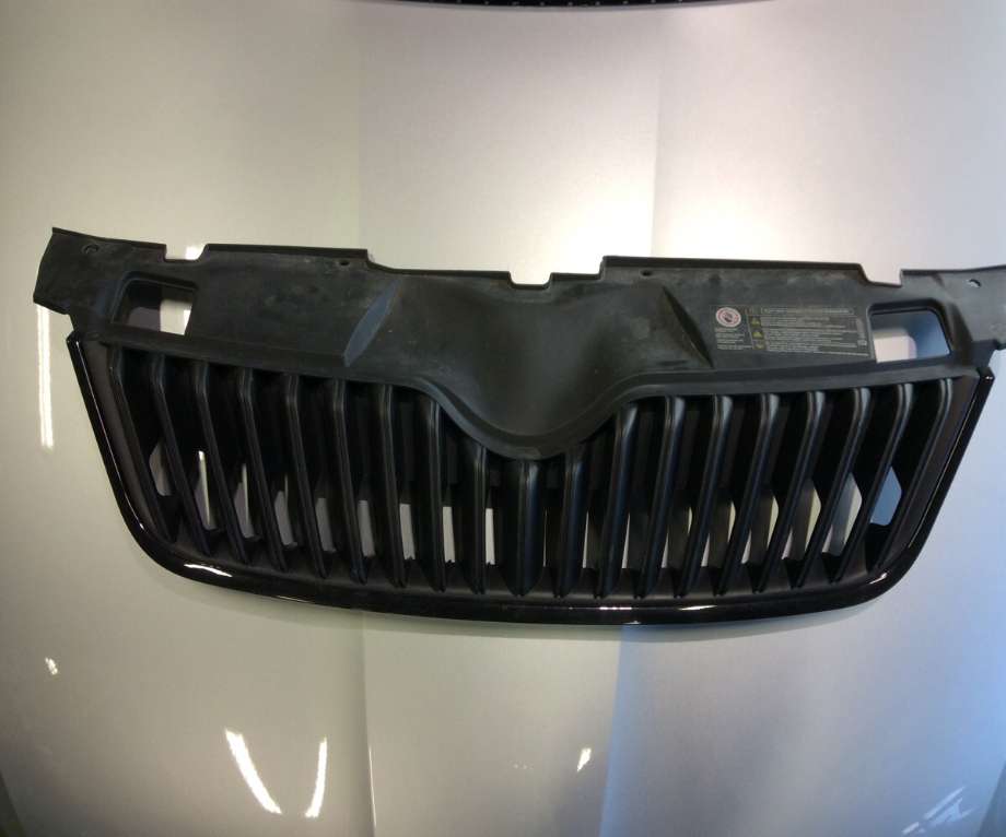 Grill til Škoda Fabia, 2010-2014 (Type II, Fase 2) (SKODA|5J0 853 668 C)