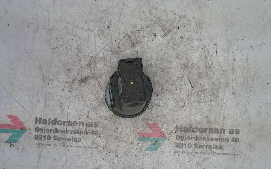 Bryter lys til Audi A4 2004-2008 (Type III) (B7) (B7) (AUDI|8EO9 415 31D5PR|)