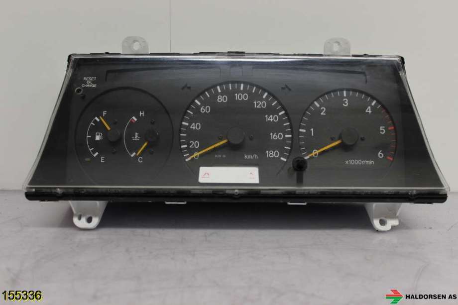 Instrumentpanel til Toyota Hiace 2007-2012 (Fase 3)  (TOYOTA|8386126881|8384126600|8382126880)