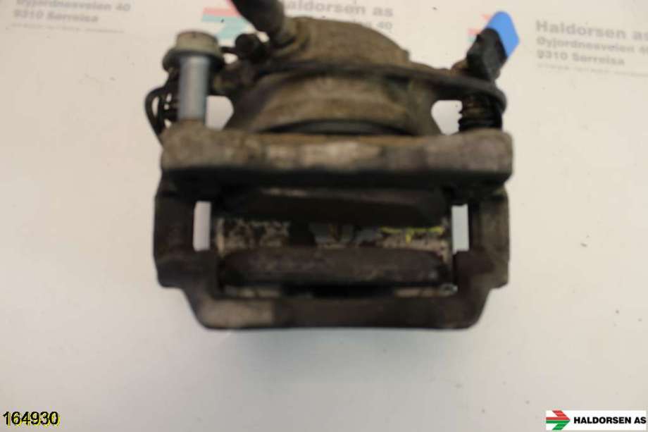 Bremsecaliper høyre foran til Mercedes C-Klasse 2014-2018 (Fase 1) (W205) (W205) (MERCEDES|A 205 421 06 81|)