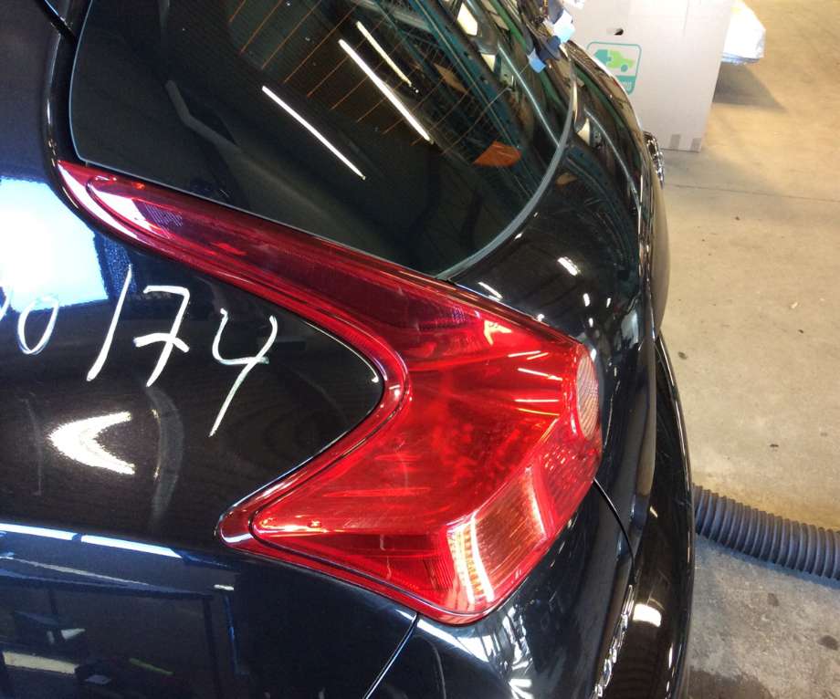 Baklykt venstre til Nissan Juke 2010-2014 (Fase 1)  (NISSAN|265551KA0B|265551KA0A|)