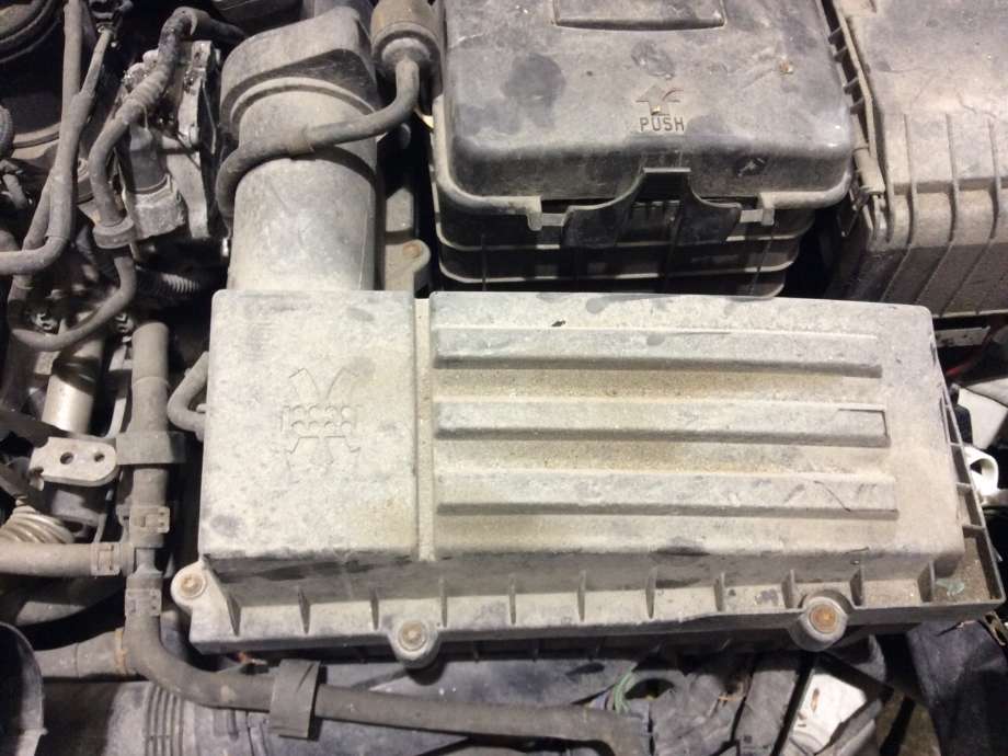 Luftfilterboks til VW Caddy, 2010-2015 (Type III, Fase 2)  (VOLKSWAGEN|3C0 129 607 BE)