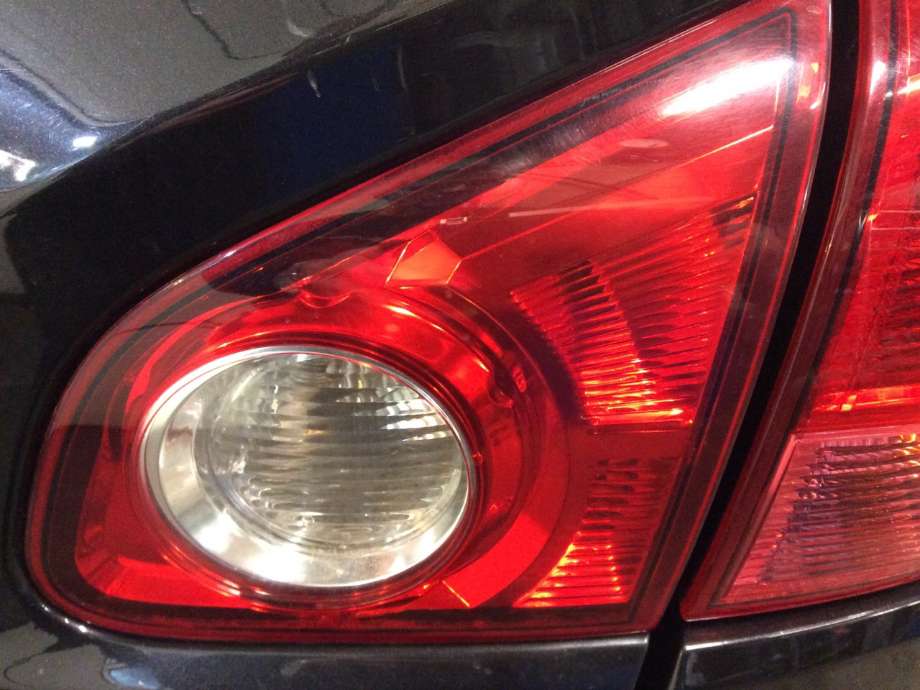Baklykt høyre indre til Nissan Qashqai, 2007-2010 (Type I, Fase 1)  (NISSAN|26554EY00A)