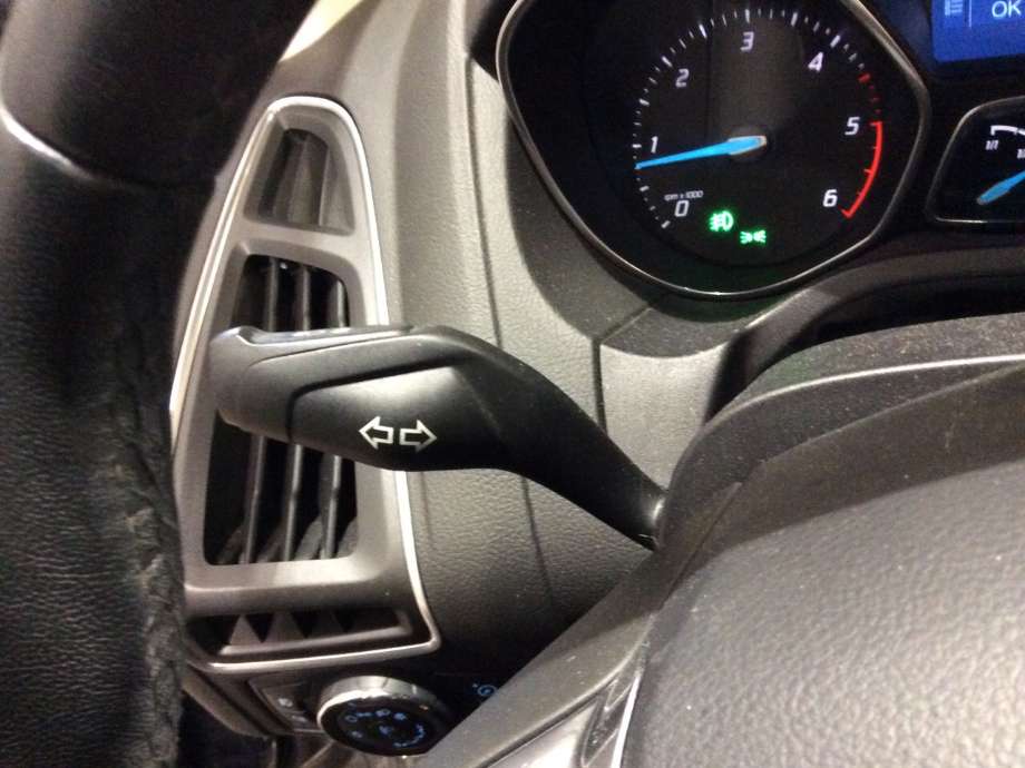 Bryter blink til Ford Focus 2011-2014 (Type III, Fase 1) (FORD|AV6T-13335-AE|1883869|)