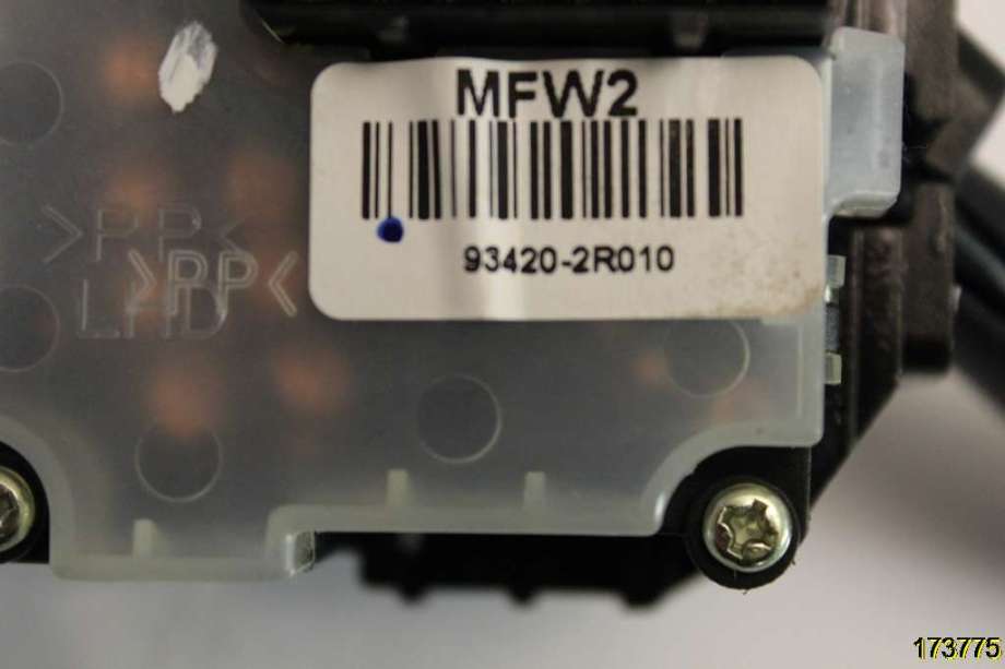 Bryter visker til Hyundai i30 2007-2012 (Type I)  (HYUNDAI|93420 2R010|)