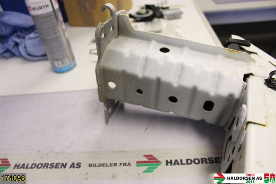 Støtfangerforsterkning foran til Toyota Avensis 2009-2015 (Type III, Fase 1)  (TOYOTA|52021-05051|)