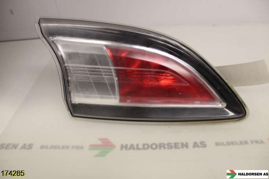 Baklykt venstre indre til Mazda 3 2009-2013 (Type II)  (MAZDA|BCW8-51-3G0E|)