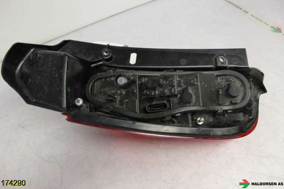 Baklykt høyre til Mitsubishi Colt 2009-2013 (Type VII, Fase 2)  (8330A480|)