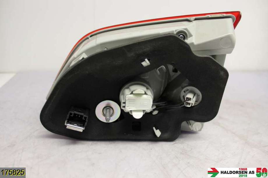 Baklykt venstre indre til Peugeot 308 2013-2021 (Type II)  (PEUGEOT 308|96 780 980 80|)