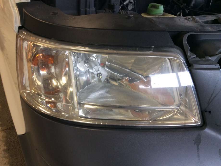 Frontlykt høyre xenon til VW Transporter / Caravelle, 2003-2009 (Fase 1) (T5) (T5) (VOLKSWAGEN|9H1941016N)