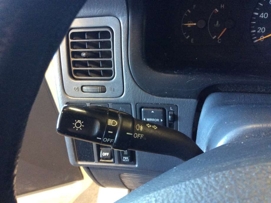 Bryter blink til Toyota Hiace, 2007-2012 (Fase 3)  (TOYOTA|8414026210)