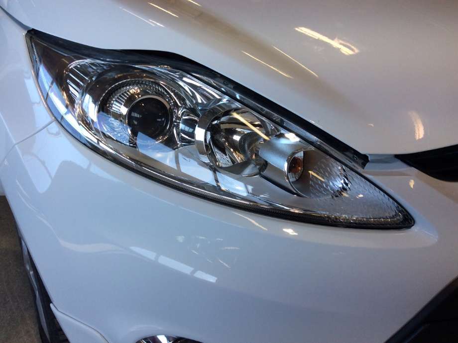 Frontlykt høyre halogen til Ford Fiesta, 2008-2012 (Type VI, Fase 1)  (FORD|8A61-13W029-CH)