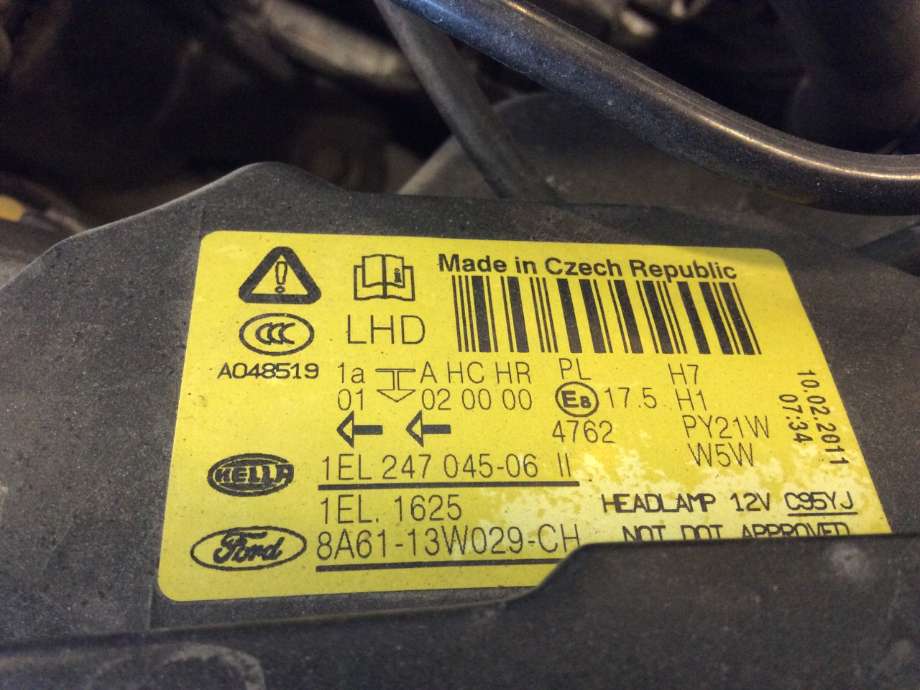 Frontlykt høyre halogen til Ford Fiesta 2008-2012 (Type VI, Fase 1)  (FORD|8A61-13W029-CH|)