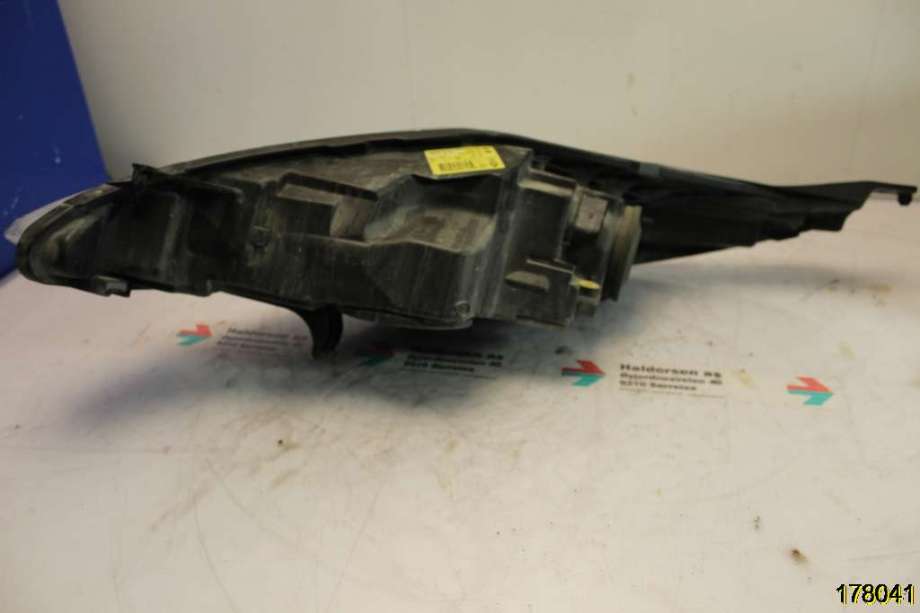 Frontlykt høyre halogen til Ford Fiesta 2008-2012 (Type VI, Fase 1)  (FORD|8A61-13W029-CH|)