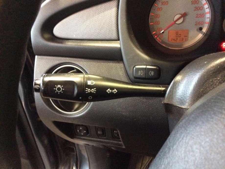 Bryter blink til Mitsubishi Outlander, 2003-2006 (Type I)  (MITSUBISHI|MR459919)
