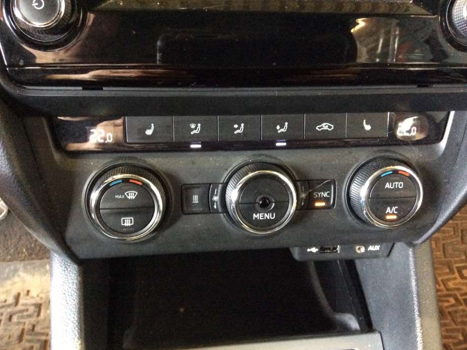 Varmeapparat betjening til Škoda Octavia, 2017-2020 (Type III, Fase 2)  (SKODA OCTAVIA|5E0907044AE)