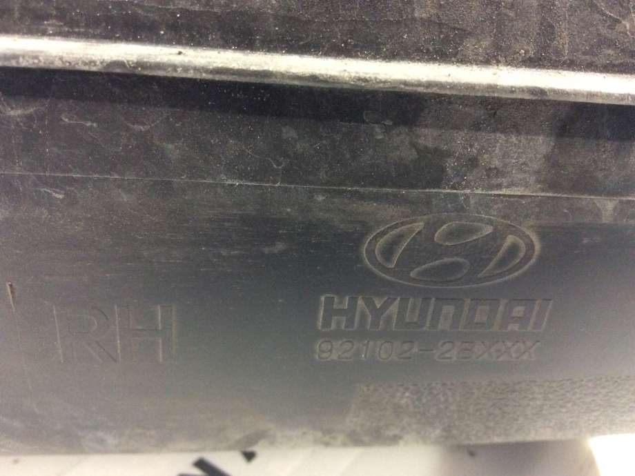 Frontlykt høyre halogen til Hyundai Santa Fe 2006-2009 (Type II, Fase 1)  (HYUNDAI|92102-2B010|)