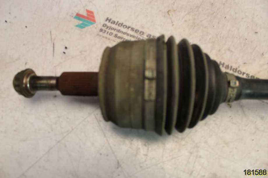 Drivaksel venstre foran til VW Transporter / Caravelle 2003-2009 (Fase 1) (T5) (T5) (VOLKSWAGEN|7H0 407 271 AH|)