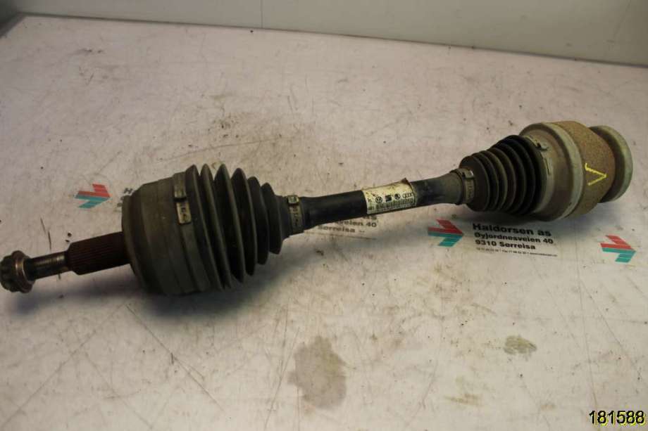 Drivaksel venstre foran til VW Transporter / Caravelle 2003-2009 (Fase 1) (T5) (T5) (VOLKSWAGEN|7H0 407 271 AH|)