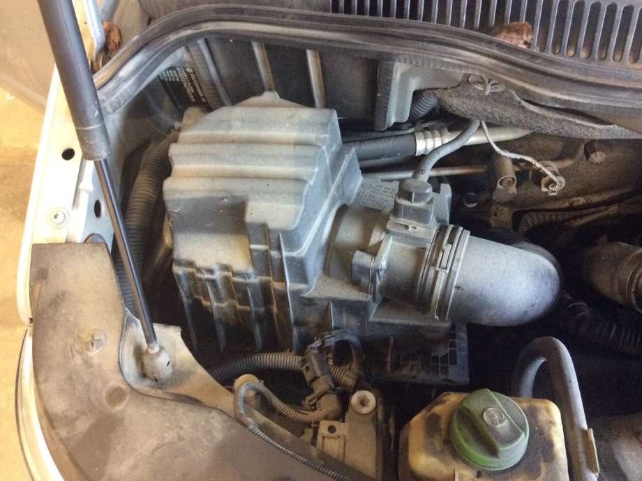 Luftfilterboks til VW Transporter / Caravelle, 2003-2009 (Fase 1) (T5) (T5) (VOLKSWAGEN|)