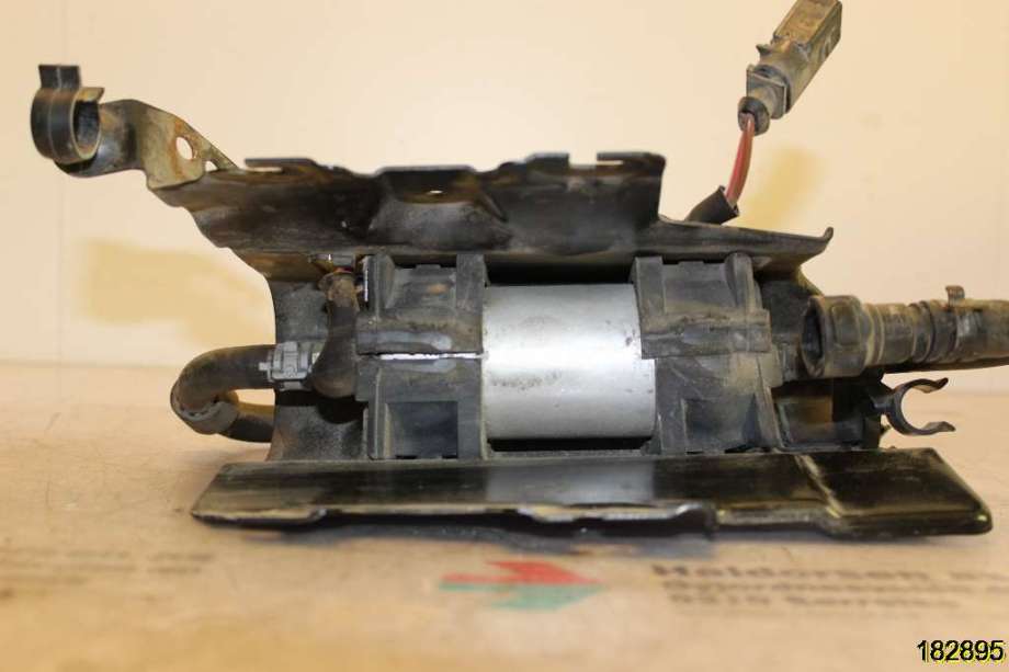 Dieselfilterholder til VW Transporter / Caravelle 2009-2015 (Fase 2) (T5) (T5) (VOLKSWAGEN|1K0 906 089 A|)
