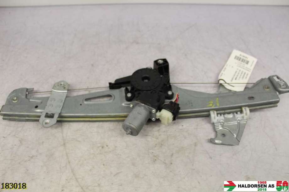 Ruteheis venstre foran til Suzuki SX4, 2009-2013 (Type I, Fase 2)  (SUZUKI|83460-61M10)