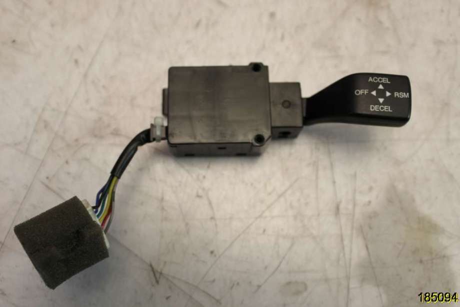 Bryter cruise control til SsangYong Rexton, 2004-2006 (Fase 2) (Y200) (Y200) (SSANGYONG|8592008002LAM)