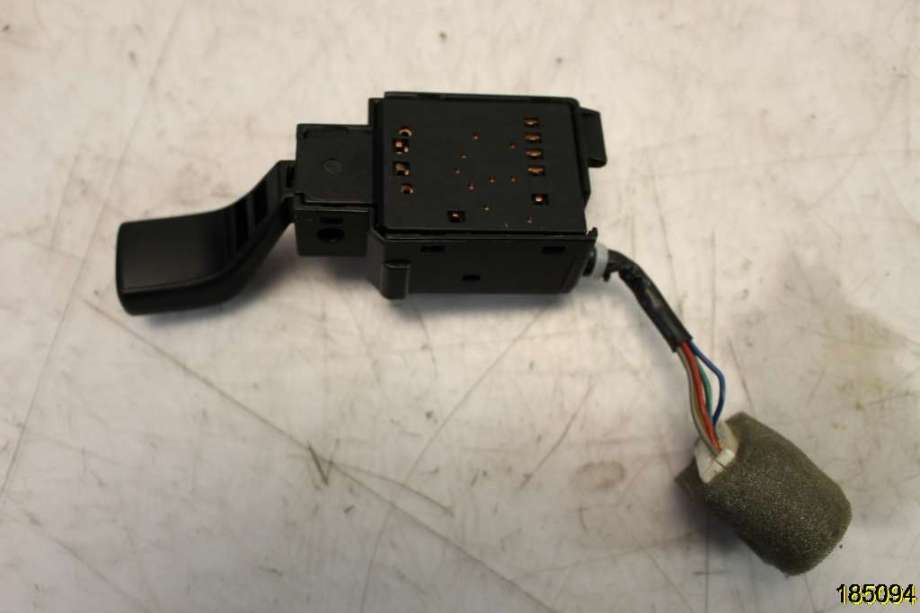 Bryter cruise control til SsangYong Rexton 2004-2006 (Fase 2) (Y200) (Y200) (SSANGYONG|8592008002LAM|)