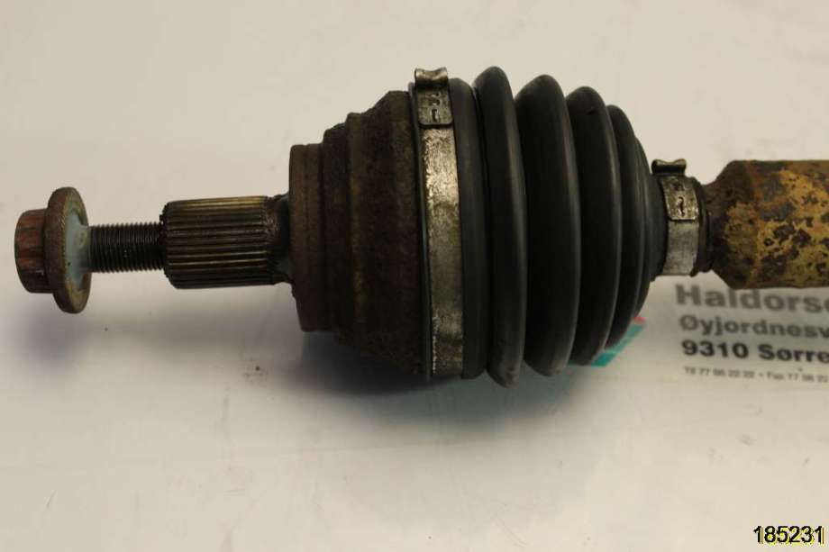 Drivaksel høyre foran til VW Golf, Plus/Cross 2009-2013 (Fase 2)  (VOLKSWAGEN|1K0 407 272 CC|)