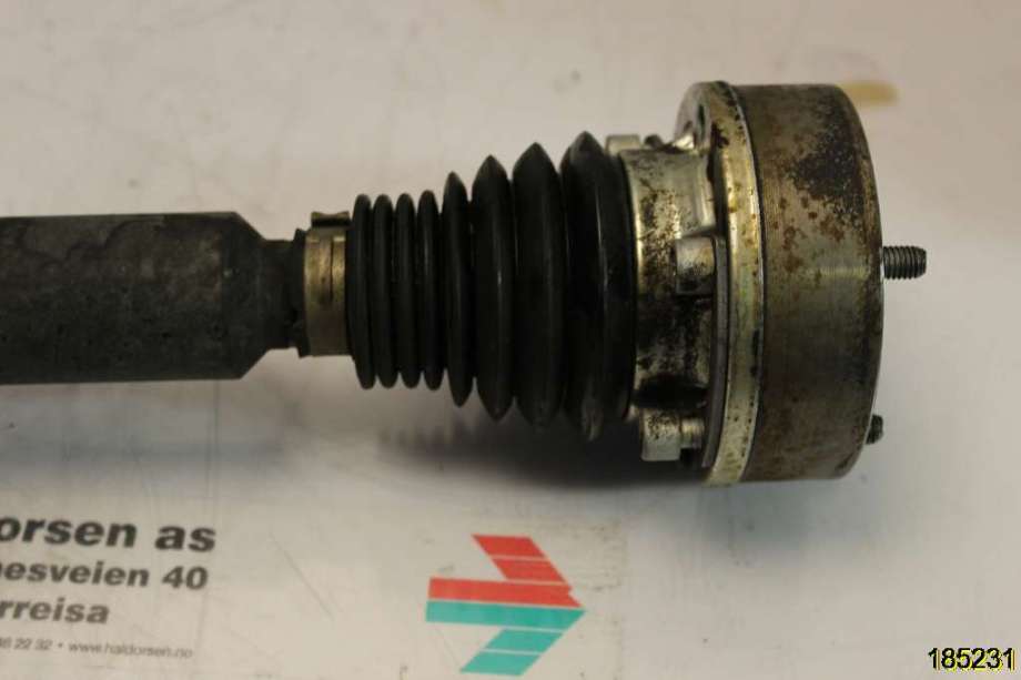 Drivaksel høyre foran til VW Golf, Plus/Cross 2009-2013 (Fase 2)  (VOLKSWAGEN|1K0 407 272 CC|)