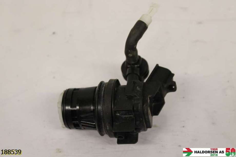 Spylerpumpe foran til Mazda CX-5 2012-2017 (Type I)  (MAZDA|BBP1-67-482|)