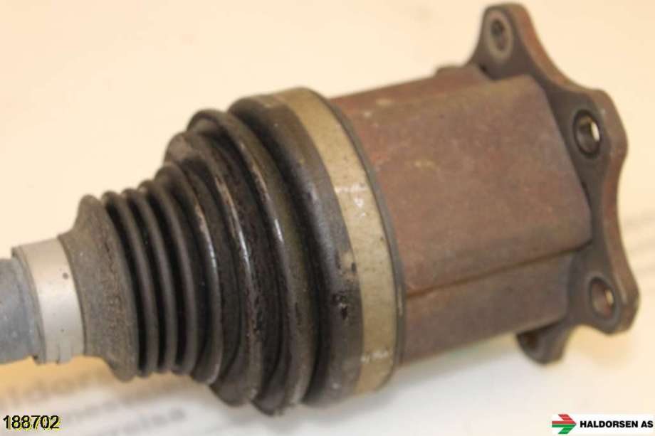 Drivaksel venstre foran til VW CC 2008-2012 (PASSAT CC) (PASSAT CC) (VOLKSWAGEN|1K0 407 271 KA|)
