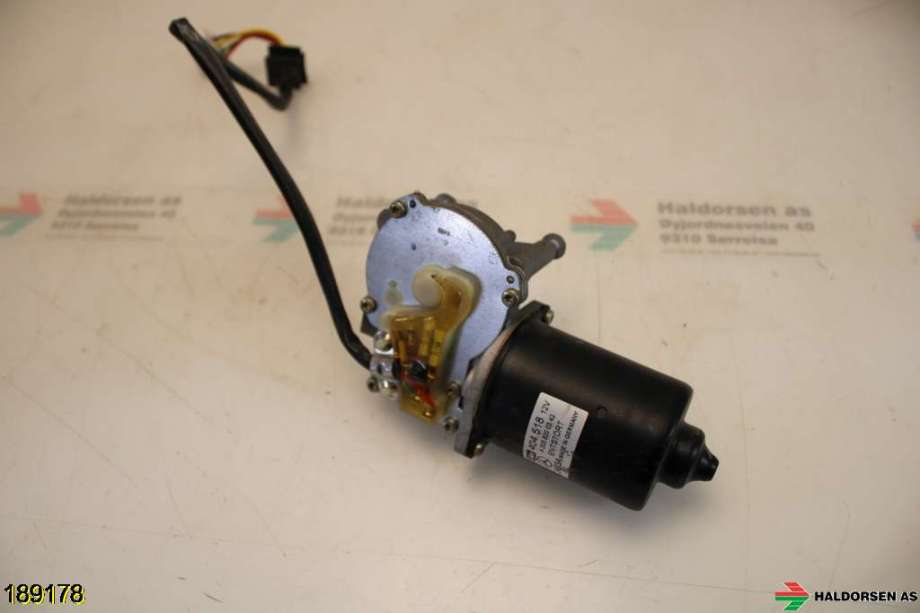 Viskermotor frontrute til Mercedes CLK 2002-2009 (C209) (C209) (MERCEDES|A 203 820 03 42|)