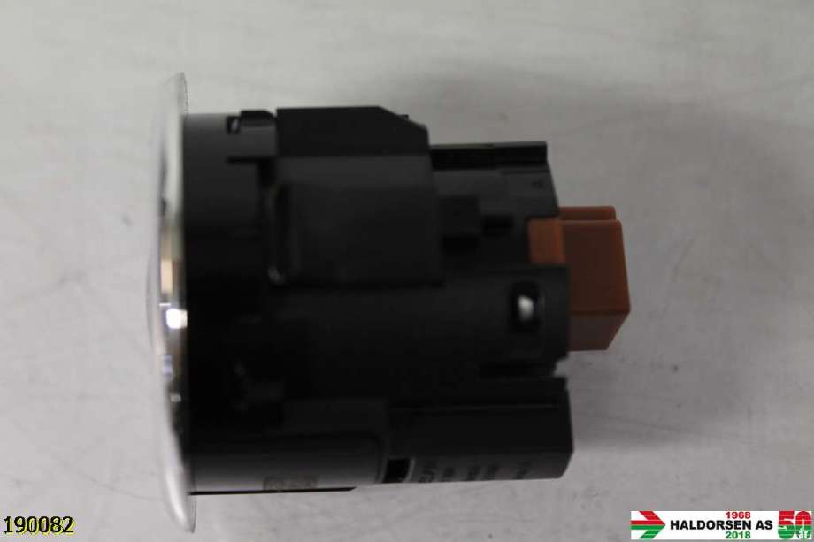 Bryter start/stopp til Nissan Qashqai 2014-2021 (Type II)  (NISSAN|28590-3JA0A|)