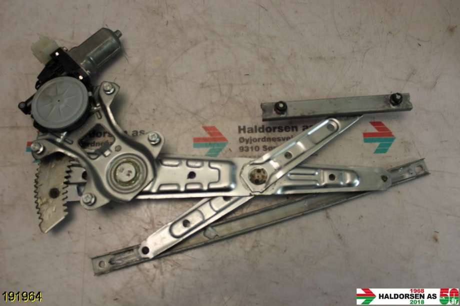Ruteheis høyre til Nissan X-Trail 2014-2022 (T32) (T32) (NISSAN|827301BA0A|827214CA0A|)
