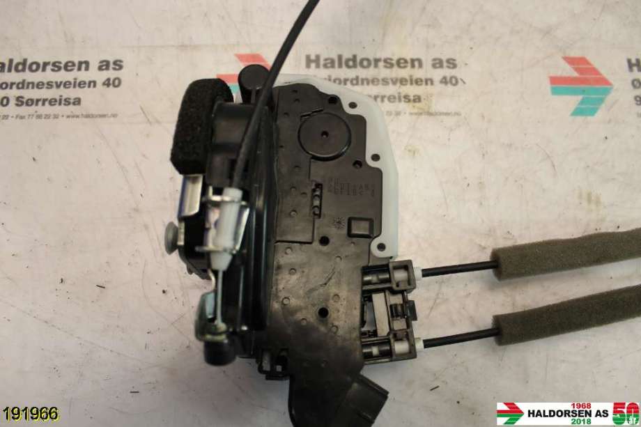 Låsekasse høyre til Nissan X-Trail 2014-2022 (T32) (T32) (NISSAN|825004CA0A|825006FR0A|)