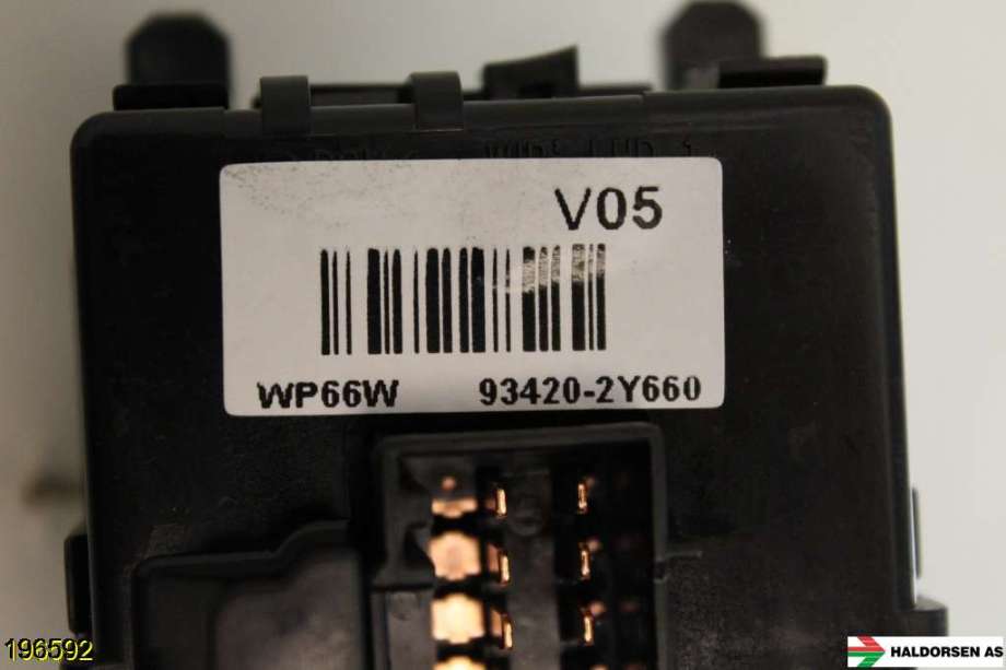 Bryter visker til Hyundai i40 2012-2017 (HYUNDAI|93420 2Y660|)
