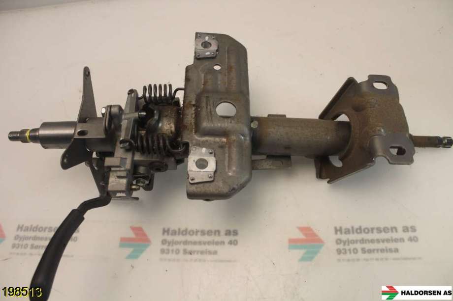Rattaksel til Toyota Hiace 2007-2012 (Fase 3) (TOYOTA|452502F334|)